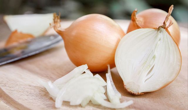 Soğan Kürü Nasıl Yapılır? Evde Kolayca Hazırlayabileceğiniz Soğan Kürü Yöntemleri