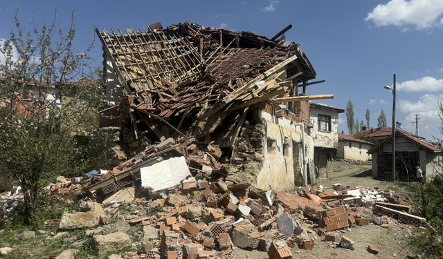 Yozgat'ta Depremden Etkilenen Yerlerde Çalışmalar Sürüyor