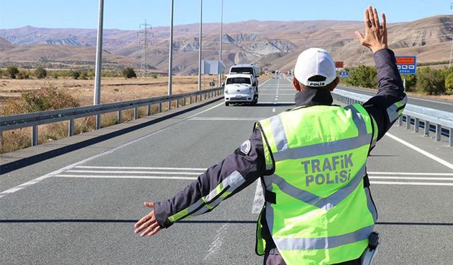 Yurt Genelinde Trafik Denetimi: 462 Bin 324 Sürücüye İşlem!