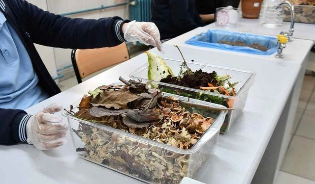 Mamak'ta Minik Çevreciler, Atık Gıdalarla Organik Gübre Üretti