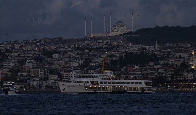 İstanbul'da Olumsuz Hava Şartları Vapur Seferlerini Aksattı