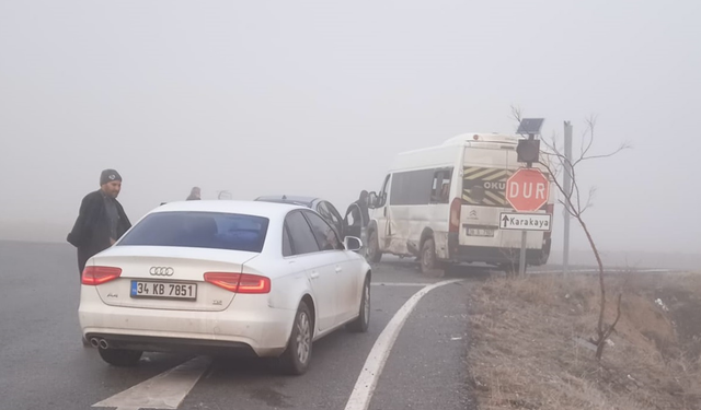 Kayseri'de Gizli Buzlanma Trafik Kazasına Yol Açtı: 10 Yaralı