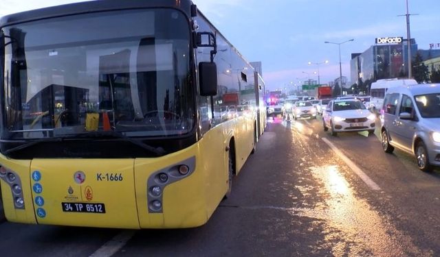 Bağcılar’da İETT Otobüsünün Balatalarında Yangın Çıktı