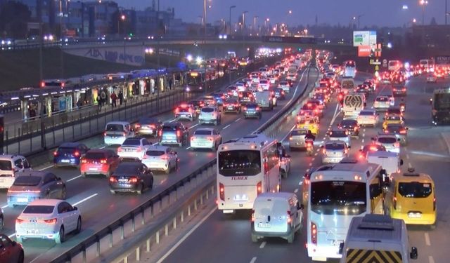 İstanbul’da Okulların Açılmasıyla Trafik Yoğunluğu Arttı