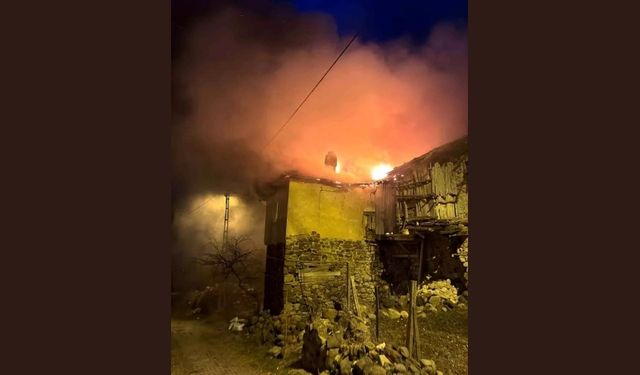 Kızılcahamam'da Ahşap Ev Alevlere Teslim Oldu!