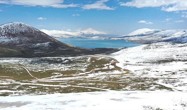 Ağrı’da Bahar ve Kış Bir Arada Yaşanıyor