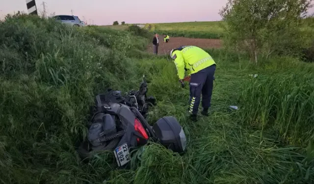 Edirne'de Motosiklet Devrildi! 1 Ölü, 1 Ağır Yaralı