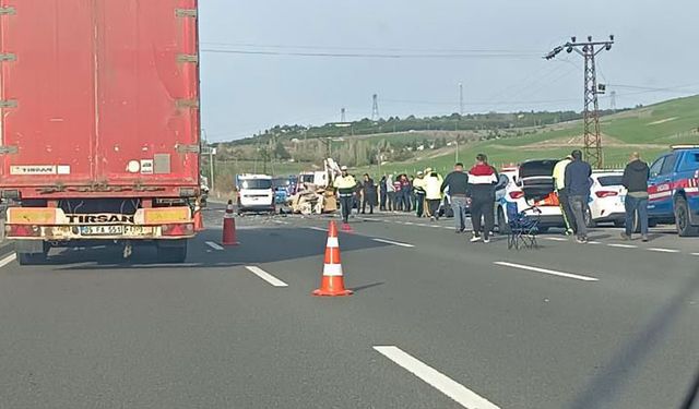 Eskişehir Yolunda Feci Kaza! Aracı Kontrol Ederken Canından Oldu