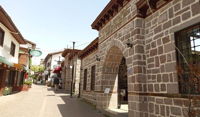 Altındağ El Ürünleri Pazarı: Kadın Emeğiyle Dolu Tezgahlar