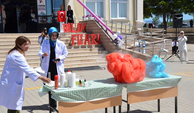 Kahramankazan Fatih Ortaokulu’nda TÜBİTAK 4006 Bilim Fuarı
