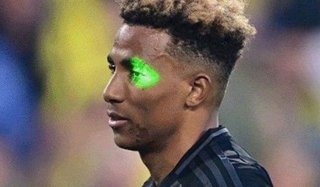 Süper Lig Maçında Fernandes'e Lazer Tutan Taraftara Gözaltı