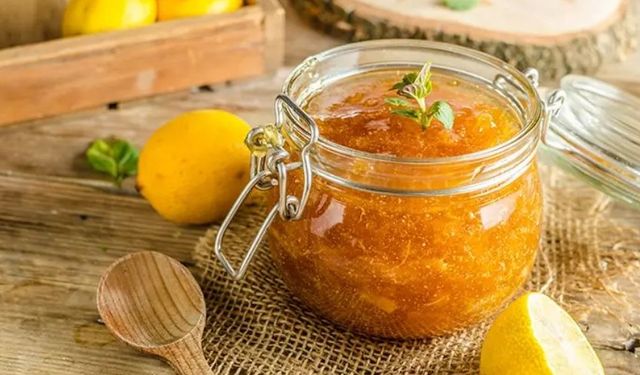 Tatlı ile Ekşinin Buluşması: Lezzetli Limon Reçeli Tarifi