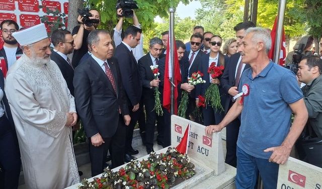 Ankara'da 15 Temmuz Şehitleri Mezarları Başında Anıldı