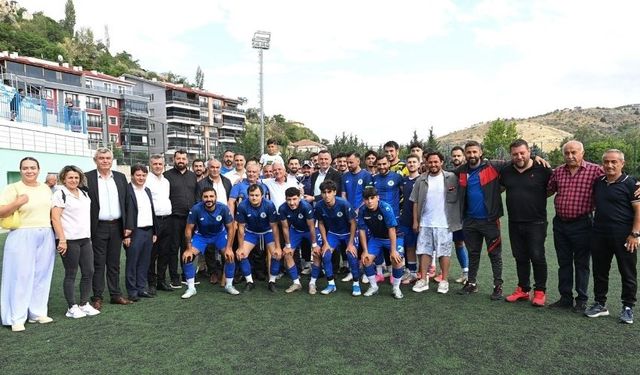 Mamak Belediyesi Futbol Takımı Ankara Rekoru Kırdı: Üst Lige Yükseldi