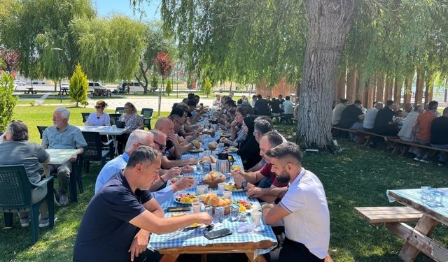 Nallıhan Belediye Başkanı Güngör, Çayırhan Esnafıyla Sahada Buluştu!