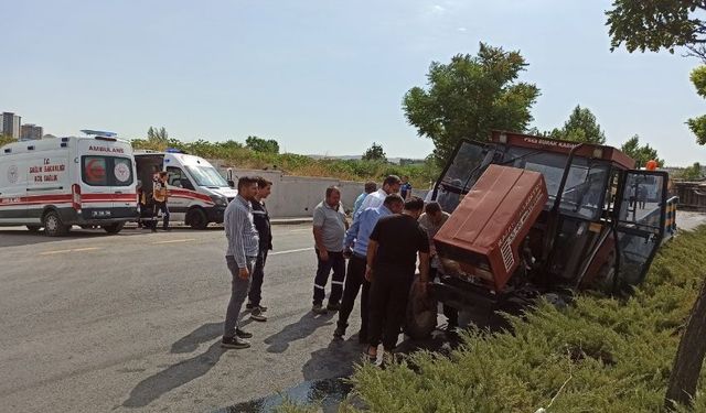 Ankara’da Kaza: Kamyonet Devrildi, Traktör 50 Metre Sürüklendi