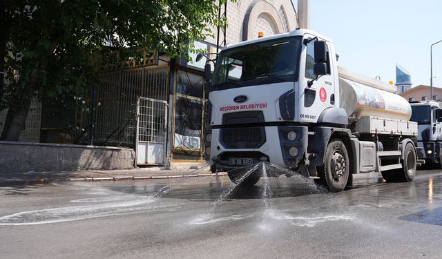 Keçiören’de Cadde ve Parklar Detaylı Temizlikten Geçti