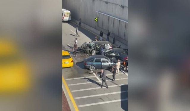 Ankara Etimesgut’ta 3 Araç Birbirine Girdi: 4 Yaralı