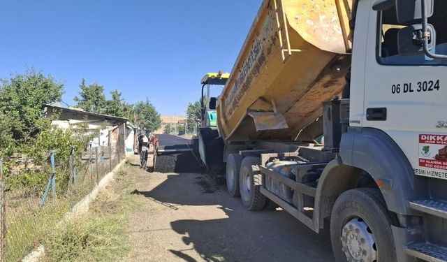 Mamak’ta Asfalt ve Kaldırım Çalışmaları Sürüyor: Ekipler Sahada