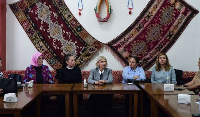 Ebru Keyvan ETİMGEM ve ETİSEM Öğretmenleriyle Toplantıda Buluştu