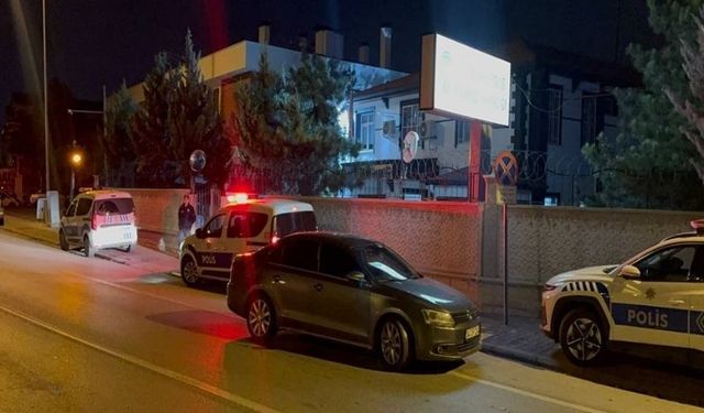 Konya Meram’da Kuzenini Taciz Eden Kişiyi Polis Merkezinde Öldürdü