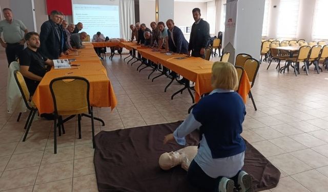 Nallıhan'da Muhtarlara Temel İlk Yardım Eğitimi
