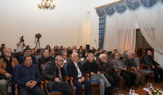 ASBÜ’de Şiir Şöleni: Şairler Filistin için Sahnedeydi