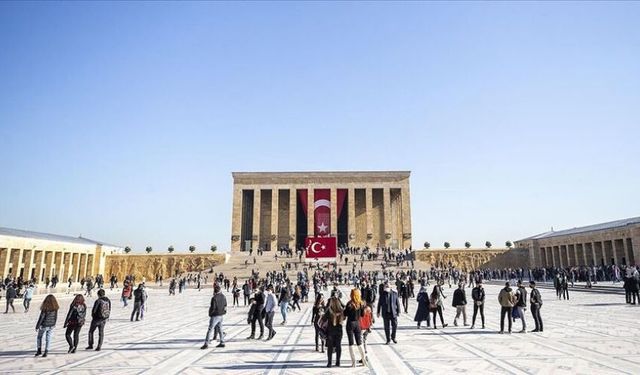 Özgür Özel ve CHP Heyeti Anıtkabir’de