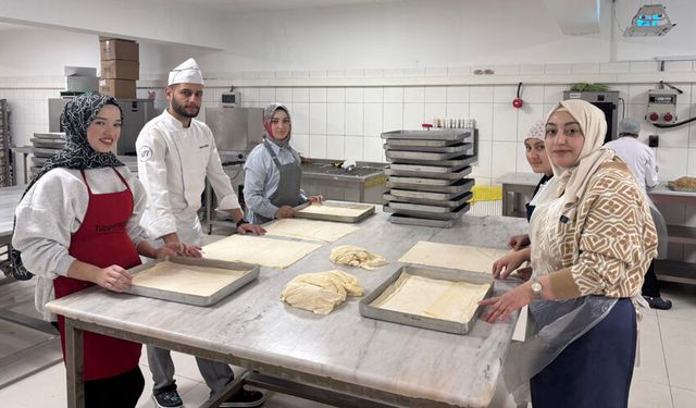 Pursaklar’da Pastacılık Eğitimi İmalathanede Uygulamalı Yapılıyor