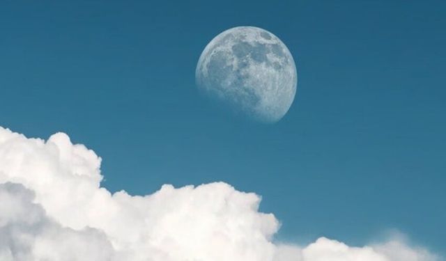 Ay Neden Bazı Zamanlarda Gündüz de Görülür?