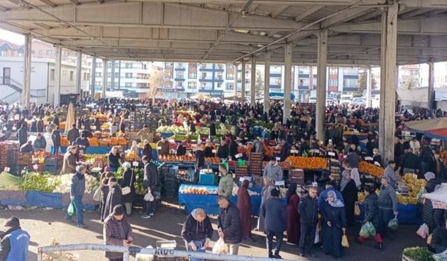 Beşikkaya Semt Pazarında Yeni Yılın İlk Etiketleri: 4 Ocak 2026 Sebze ve Meyve Fiyatları