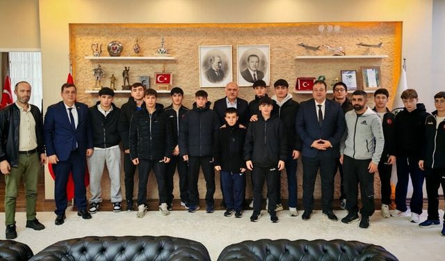 Kızılcahamam Belediye Başkanı Acar, Şampiyon Sporcuları Ağırladı