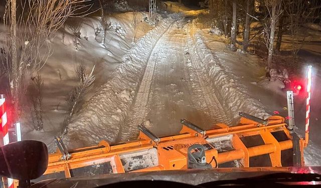 Kızılcahamam’da Kar Alarmı: Ekipler Gece Yarısı Sahaya İndi