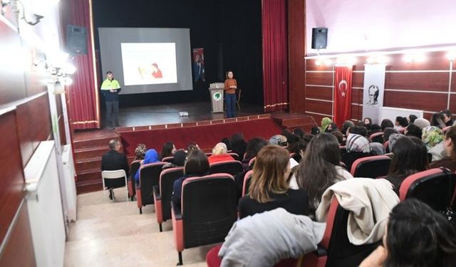 Mamak Belediyesi’nden Eğitmenlere İş Güvenliği ve Çocuk Gelişimi Eğitimi