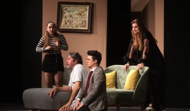 Yenimahalle’de ‘Mutlu Aile Tablosu’ Tiyatro Oyunu Sahnelendi