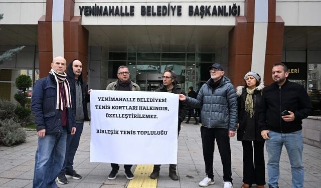 Yenimahalle'de Tenis Kortu Gerginliği: Tenisçiler Belediye Önünde Toplandı