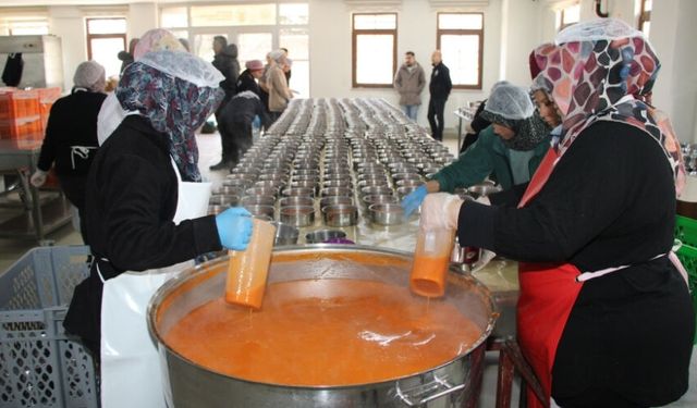 Beypazarı’nda Ramazan Boyunca 1200 Kişiye Sıcak Yemek Dağıtılıyor