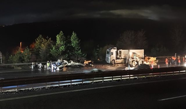 Anadolu Otoyolu'nun Ankara İstikametinde İki Araç Birbirine Girdi