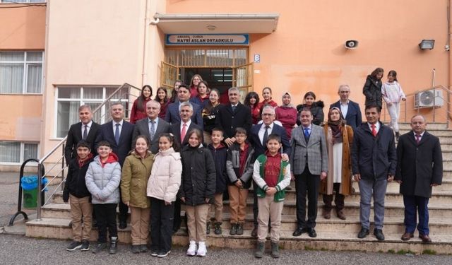 Çubuk Kaymakamı ve Belediye Başkanından Okul Ziyareti