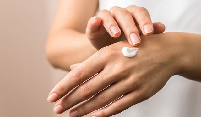 El Kremi Elimizi Nasıl Yumuşatır?