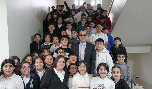 Erdal Beşikçioğlu’ndan 8. Sınıf Öğrencilerine Dijital Destek