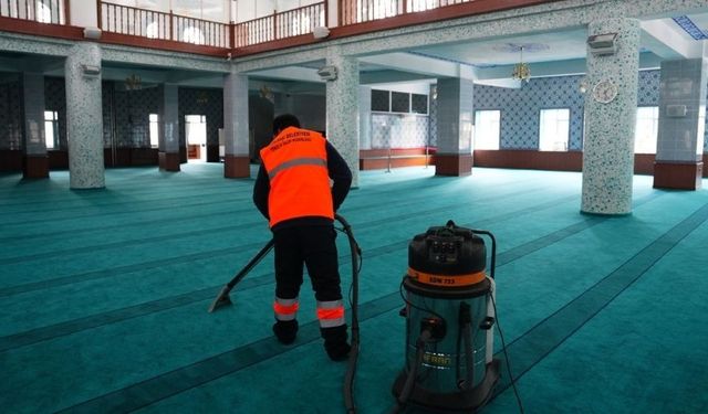 Gölbaşı’nda Ramazan Mesaisi: Detaylı Temizlik Çalışması Yapıldı