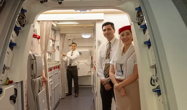 Kabin Görevlileri Neden Kapıda Bekliyor?