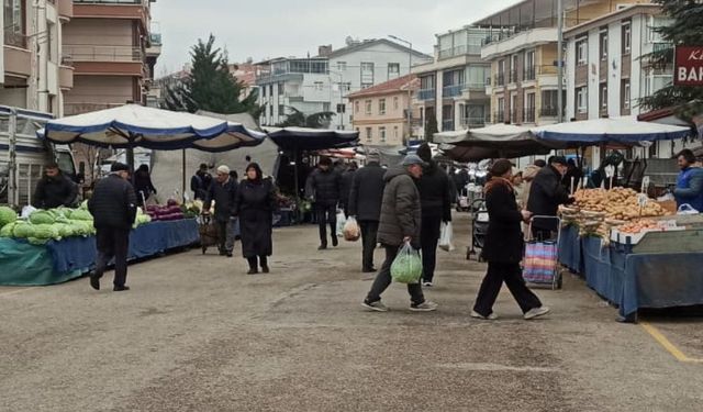 Etlik Çarşamba Pazarı’nda İftar Öncesi Etiketler Hareketlendi
