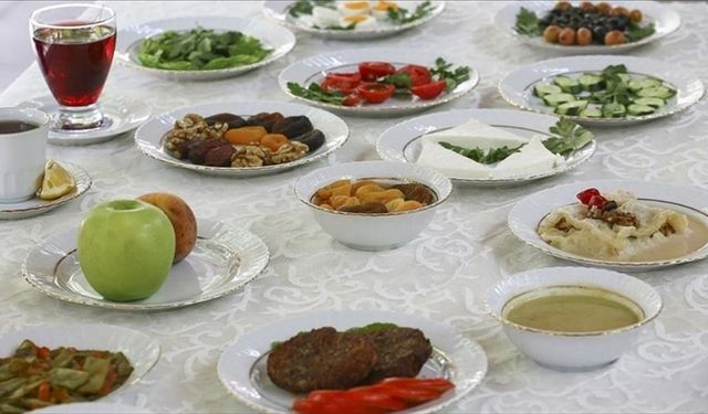 Sağlık Bakanlığı 2026 Ramazan Beslenme Önerileri: Sahurda Ne Yemeliyiz?