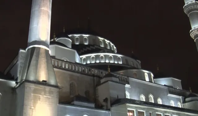 Başkentte İlk Teravih Namazında Camiler Doldu Taştı