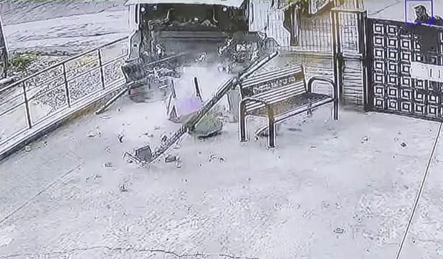 Etimesgut’ta Freni Patlayan Tır Rehabilitasyon Merkezine Çarparak Durabildi