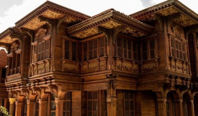 Altın Köşk Merik Konağı’nda Hacer-ül Esved Parçası Sergileniyor