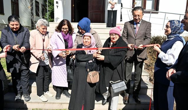 Altındağlı Kadınların Tuvalinden "Kadın" Hikayeleri