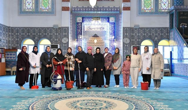 Altındağ’da Bayram Öncesi Camilere Kadın Eli Değdi